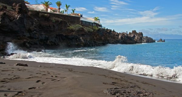 Пляж Playa de la Arena с черным песком, Фото webtenerife.ru