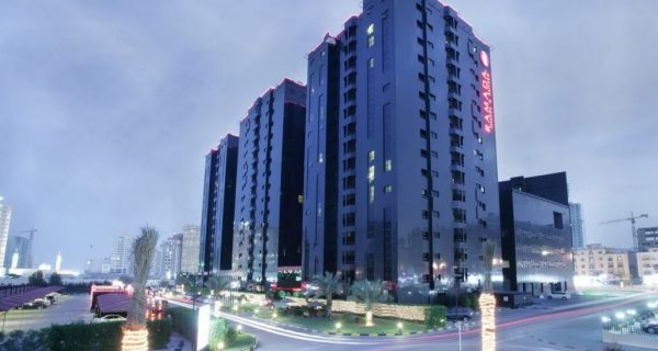 Вид ночью - четырехзвездочный отель Ramada Hotel Ajman, Фото meconstructionnews.com