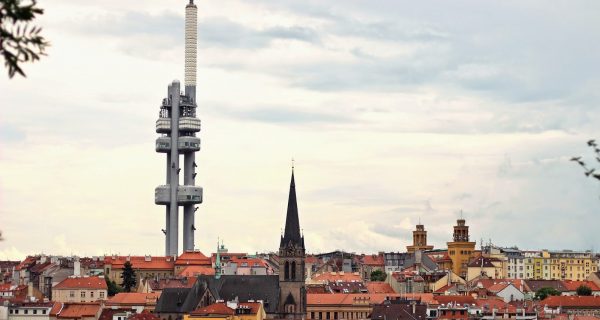 Жижковская телевизионная башня - самая высокая в Праге, Фото strannik.me