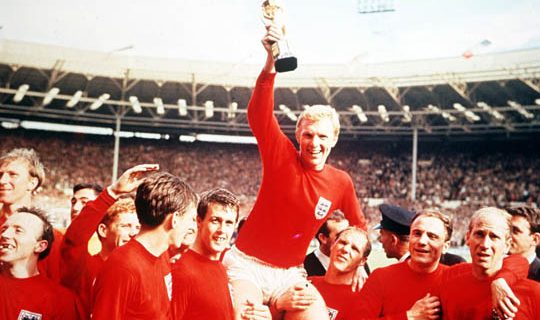 Сборная Англии празднует победу на ЧМ-1966
