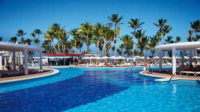 Бассейн в отеле Riu Palace Bavaro 5*