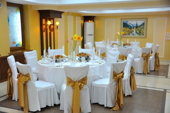 Банкетный зал в отеле KAZZHOL ALMATY. Фото hotelkazzhol.kz